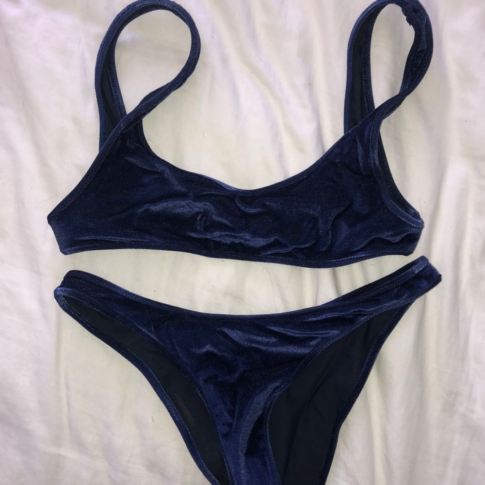 TRIANGL Bikini in NAVY